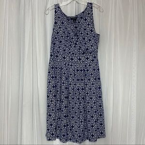 Land’s End Patterned V-neck Dress 🖤